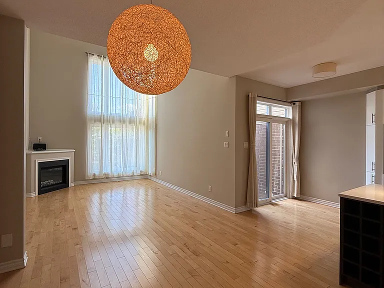 1158 Tischart Cres — Photo 11