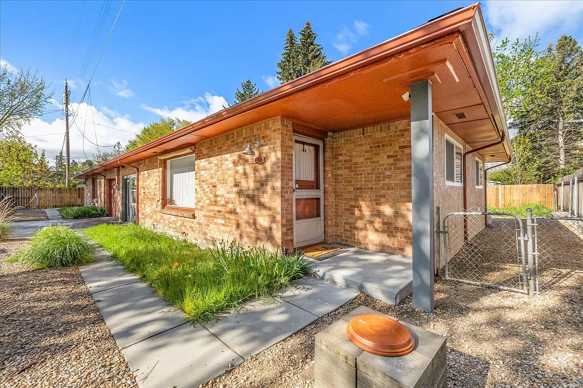 2 bed, 980 sqft, $1,800 — Photo 1