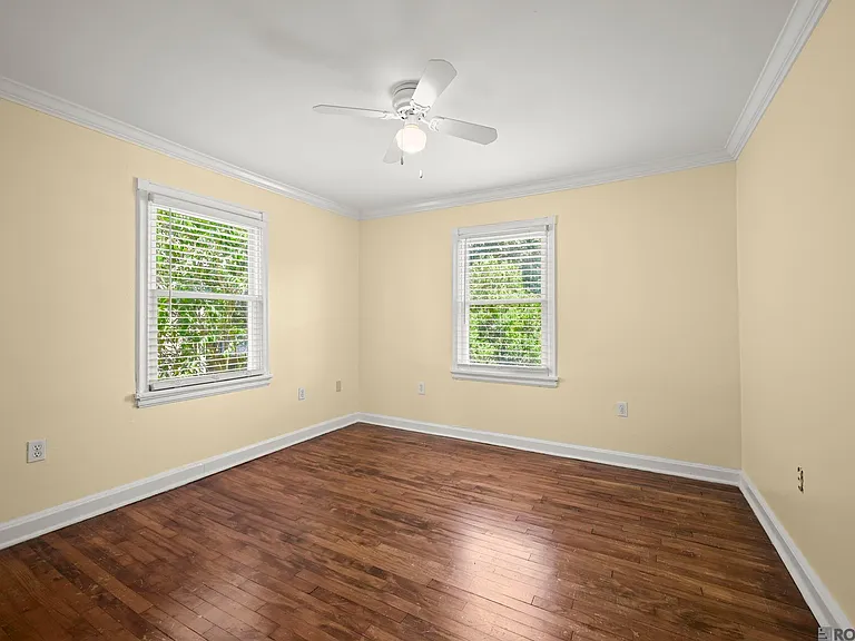 977 Rittiner Dr — Photo 3