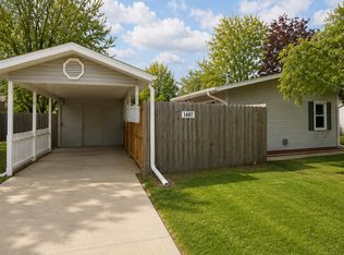 1407 S Mattis Ave, Champaign, IL 61821