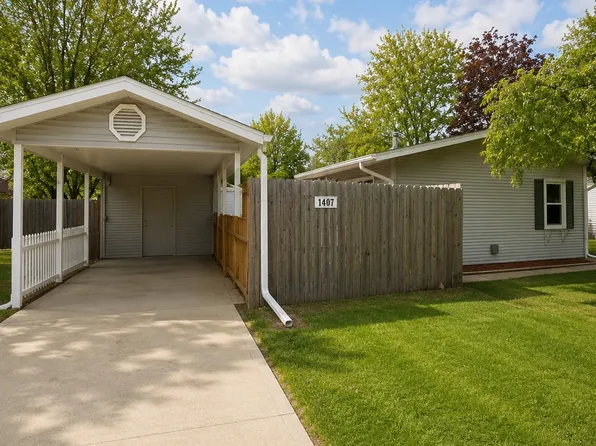 1407 S Mattis Ave, Champaign, IL 61821