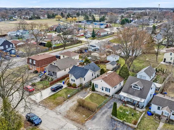 683 Stanley St, Windsor, ON N8X 3B3