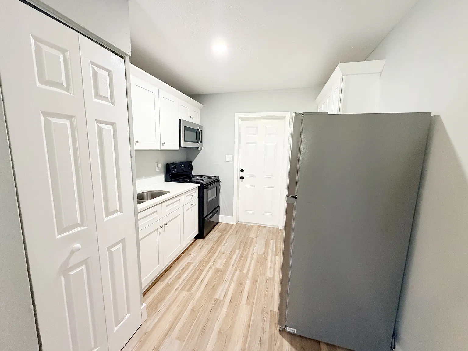 2 bed, 700 sqft, $1,800 — Photo 4