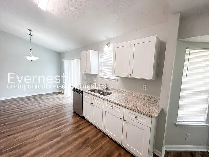 5611 La Fleur Trl — Photo 4