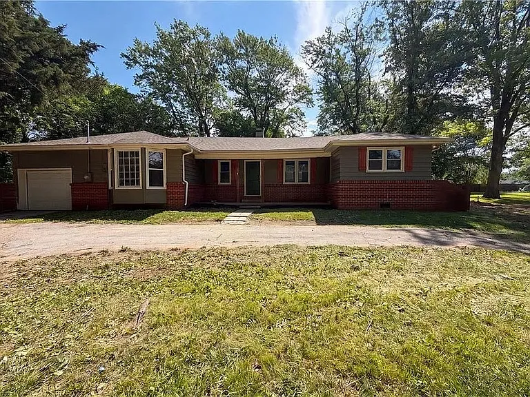 1825 NE Bren Mar Rd — Photo 2