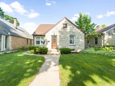 5711 North Braeburn LANE, Glendale, WI, 53209