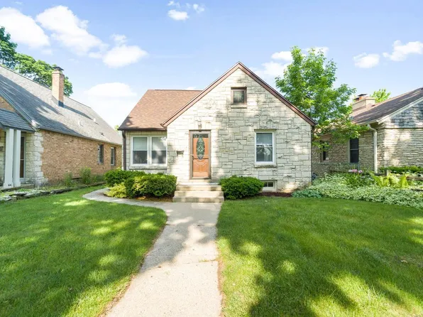 5711 North Braeburn LANE, Glendale, WI 53209