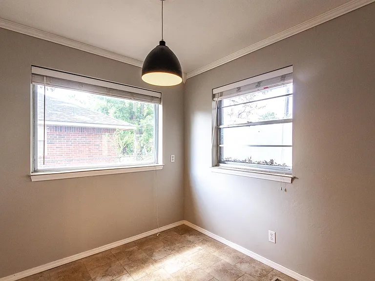 205 E 30th St #1 — Photo 11
