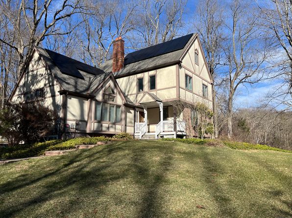 305 Rimmon Rd, Woodbridge, CT 06525