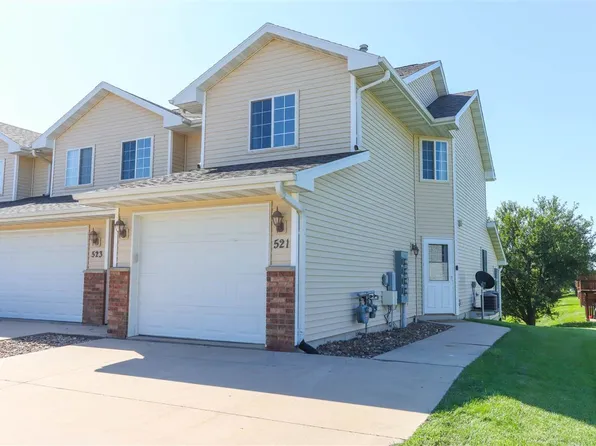 521 E Goldfinch Dr, Tiffin, IA 52340
