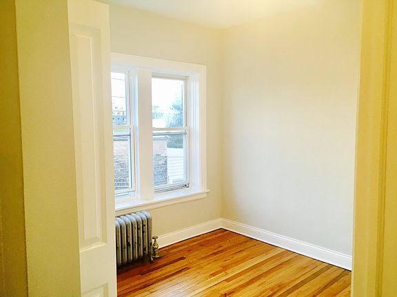 5th image of 3133 W Lawrence Ave