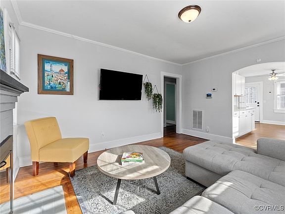 5th image of 915 Kensington Ave