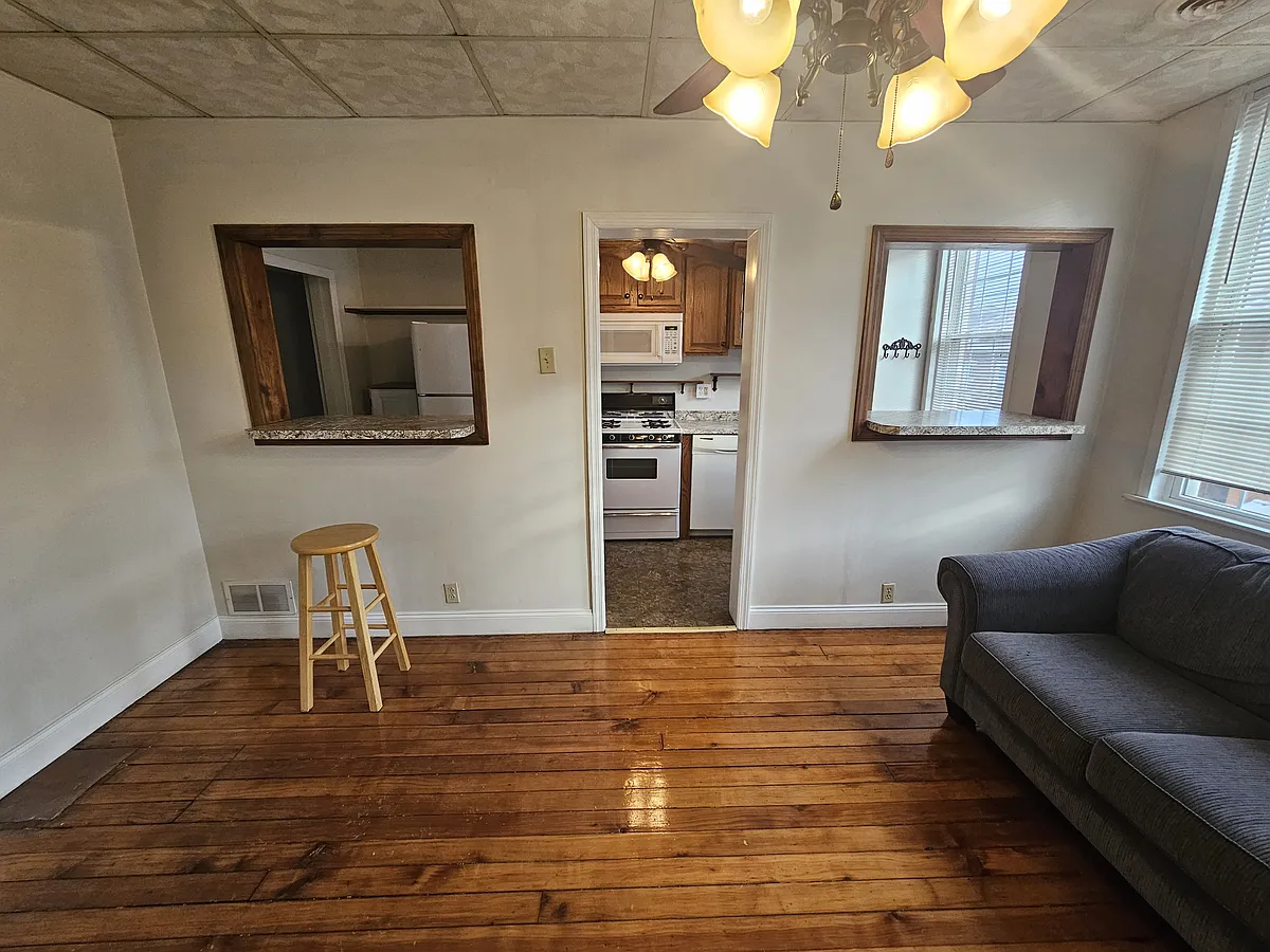 Building Photo - 126 S 11th St #2