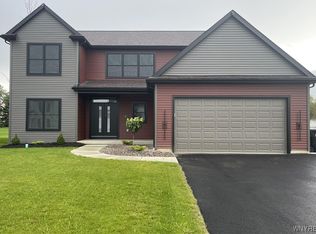 34 Deepwood Pl, Lancaster, NY 14086