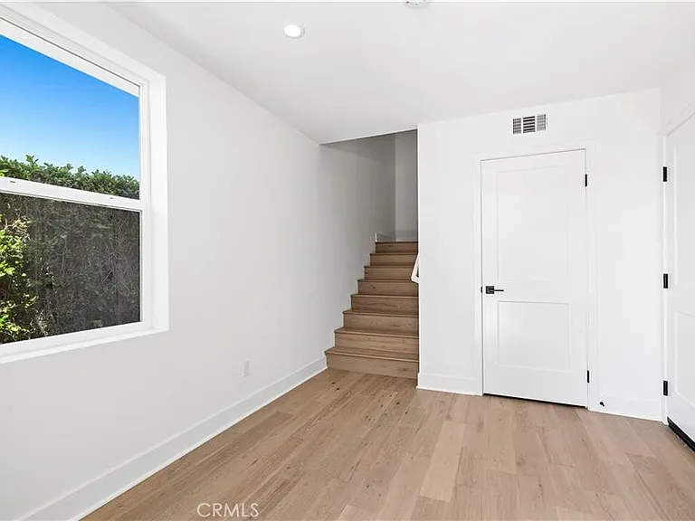 1171 Winslow Ln — Photo 3