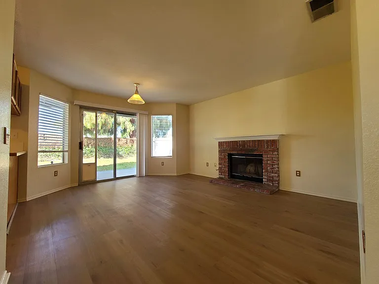 2476 Dublin Way — Photo 6
