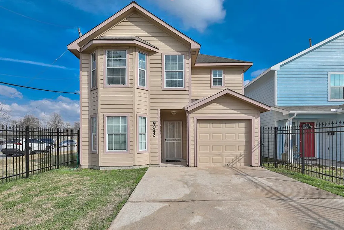 3 bed, 2.5 bath, 1780 sqft, $1,800 — Photo 1