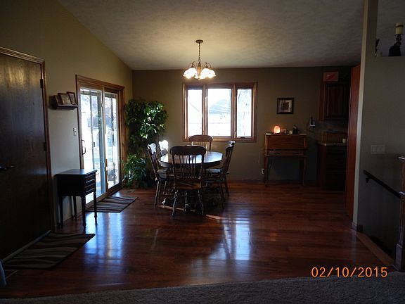 5th image of 703 Columbia Dr