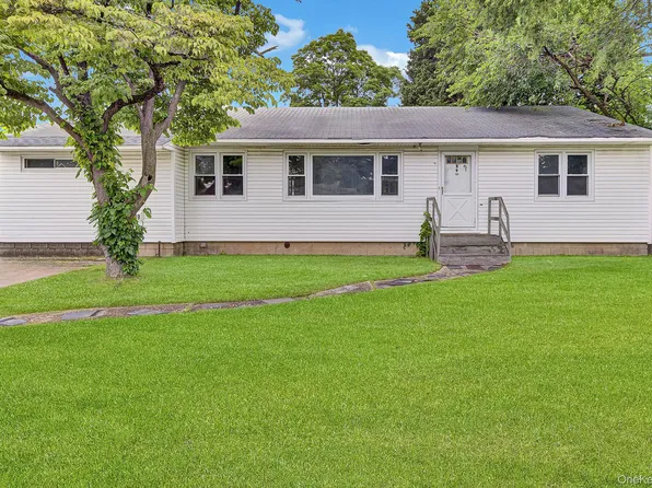 39 3rd Avenue, Westbury, NY 11590
