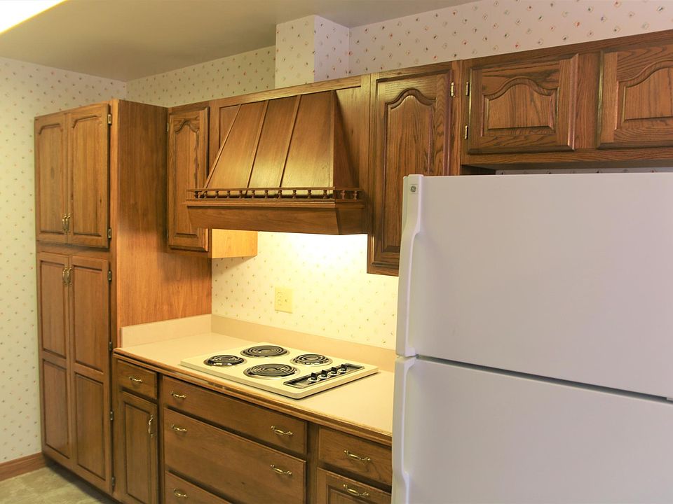 1st image of 168 Carlton Ave APT 4