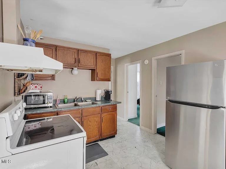 68 Marvin St — Photo 32