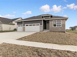 16762 Dellwood Dr, Clive, IA 50325