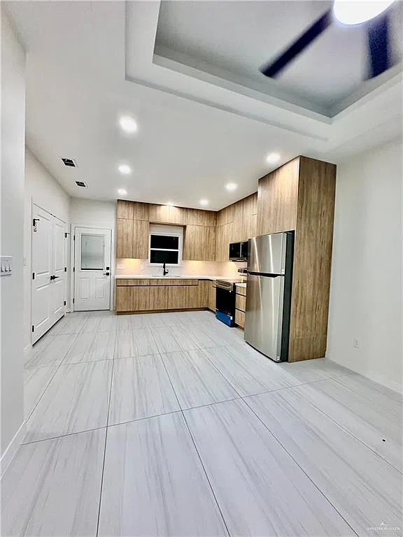 2 bed, 2.0 bath, 909 sqft, $1,200 — Photo 4