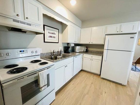 3rd image of 2724 N Arroyo Ave #2724