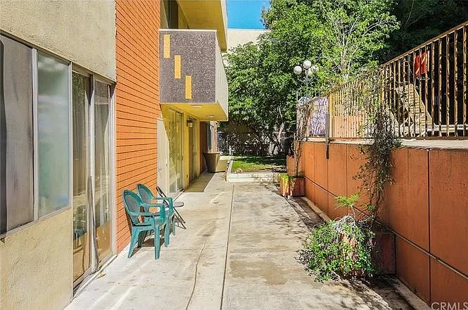 Building Photo - 540 Kelton Ave