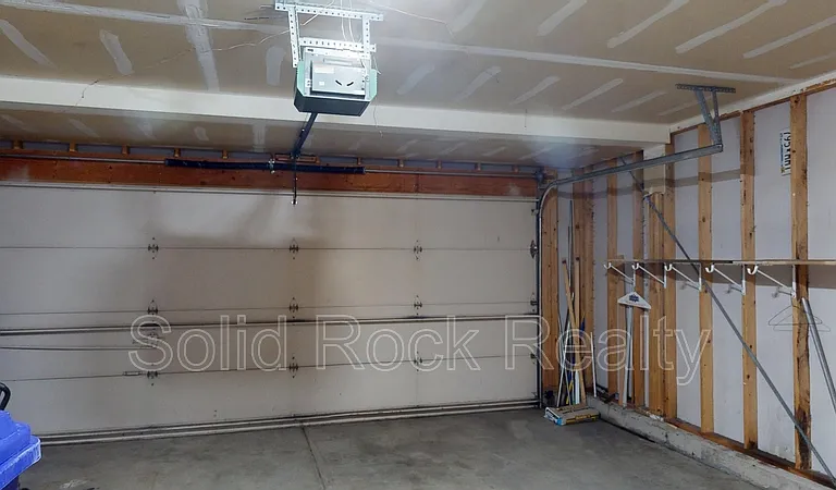 2580 Lyncrest Dr — Photo 20