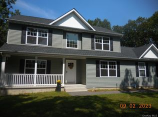 230 Expressway Dr N, Medford, NY 11763
