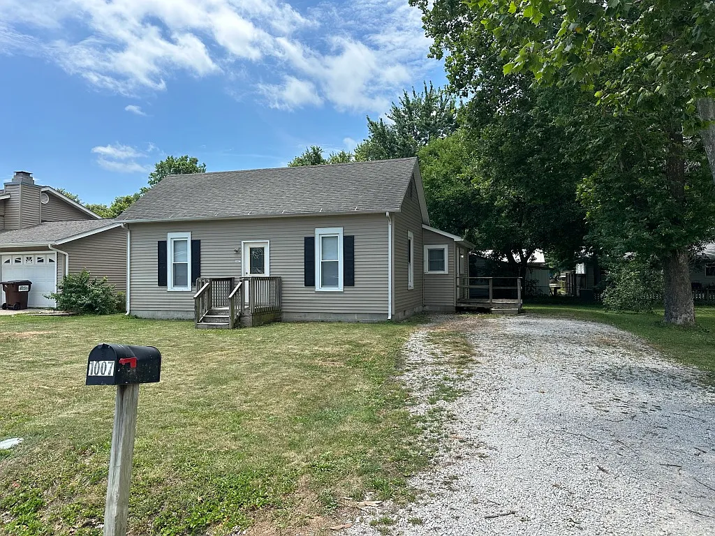 2 bed, 1000 sqft, $1,100 — Photo 2