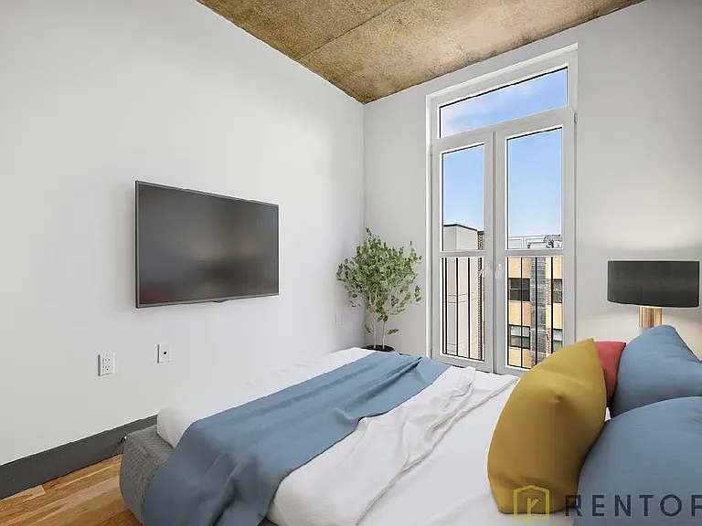 338 Evergreen Ave #304B — Photo 4