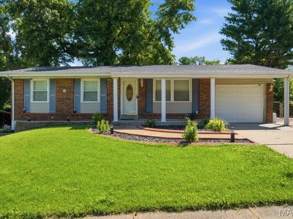12765 Spanish Village Dr, Bridgeton, MO 63044