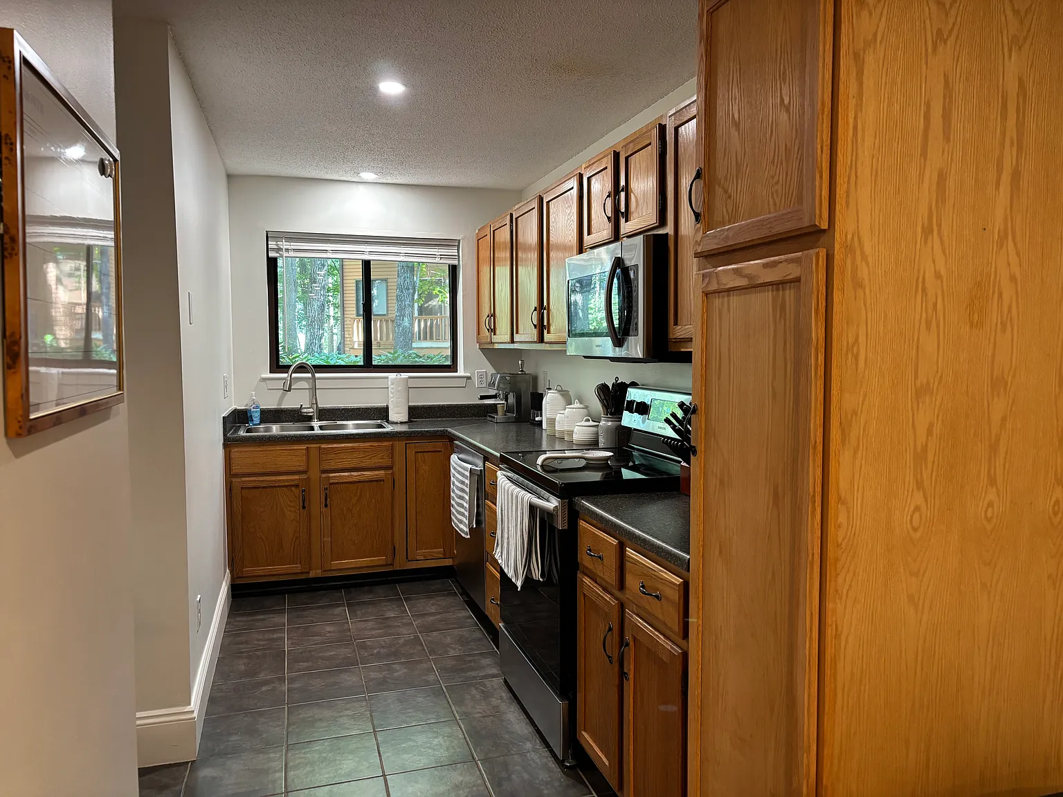 2 bed, 2.5 bath, 1736 sqft, $3,250 — Photo 4