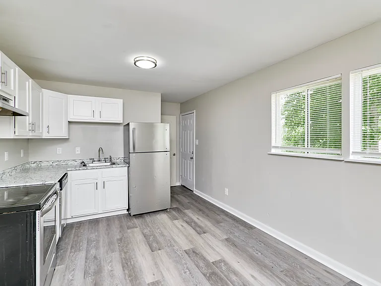 1915 Curtis Ct — Photo 9