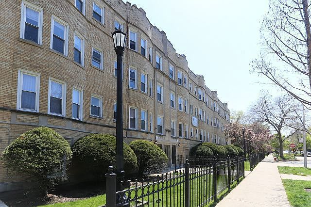 1st image of 4505 N Malden St #B3
