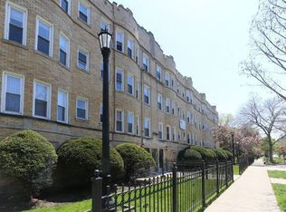 4505 N Malden St #B3, Chicago, IL 60640