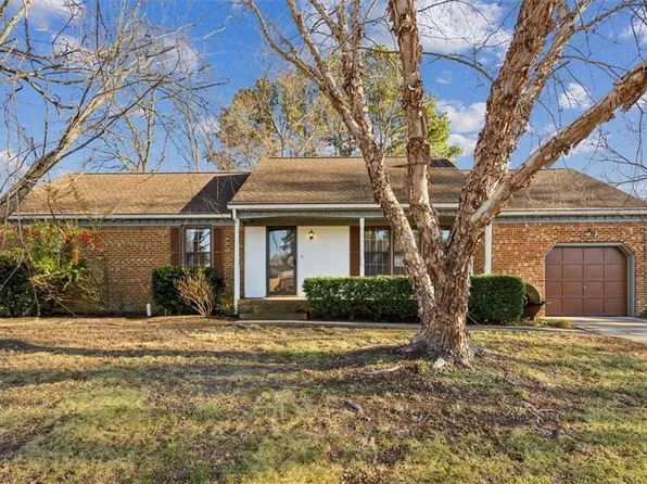 1217 Grenadier Dr, Chesapeake, VA 23322