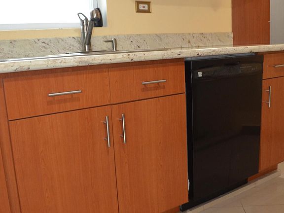 4th image of 642 Strawberry Hill Est #Qu