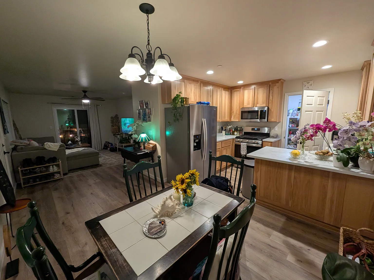 2 bed, 2200 sqft, $1,200 — Photo 4