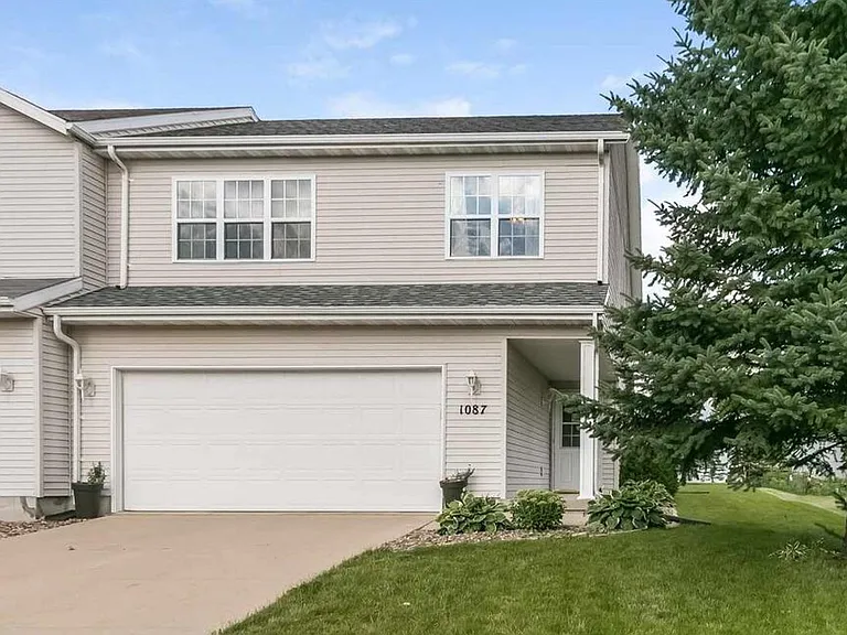 1087 N Pine St — Photo 15