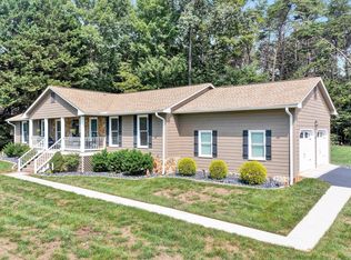 95 Freeboard Dr, Moneta, VA 24121