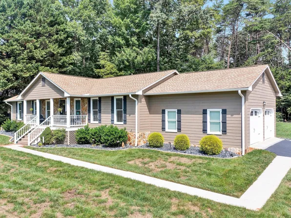 95 Freeboard Dr, Moneta, VA 24121