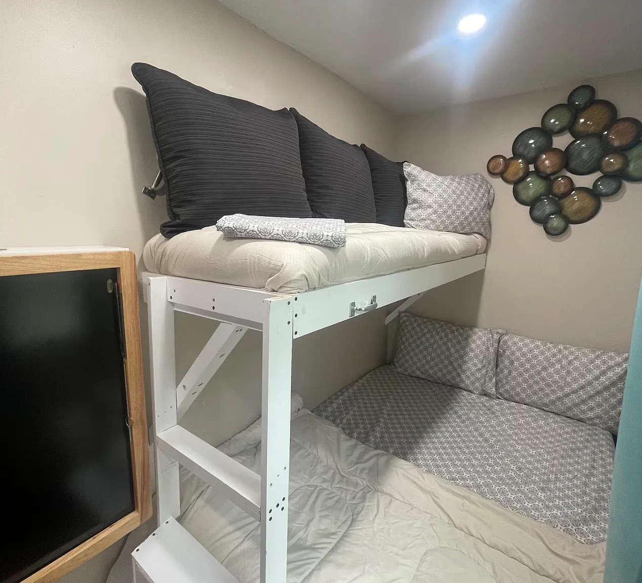 Studio, 425 sqft, $2,100 — Photo 4