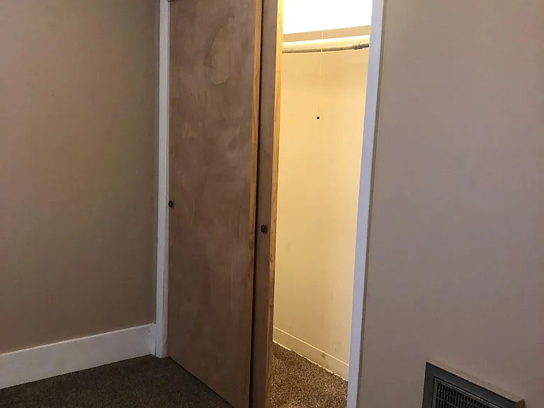 213 E Walnut St #C — Photo 8