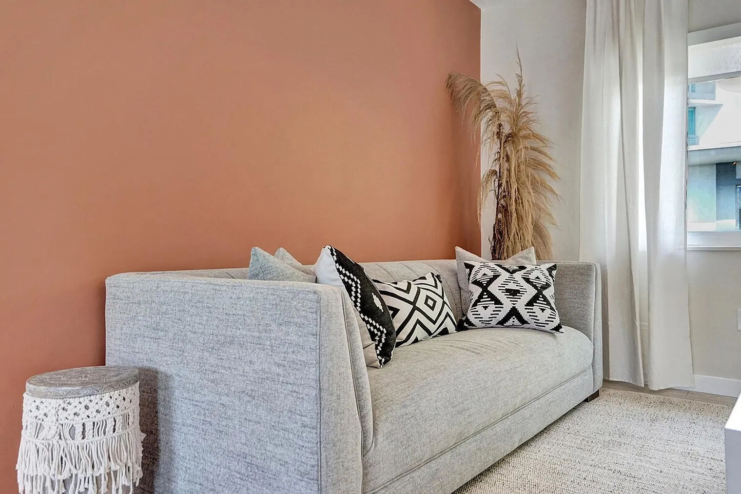 2 bed, 2.0 bath, 1001 sqft, $6,333 — Photo 3