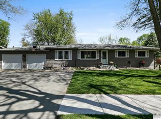 8110 S Cherrywood Dr, Lincoln, NE 68510