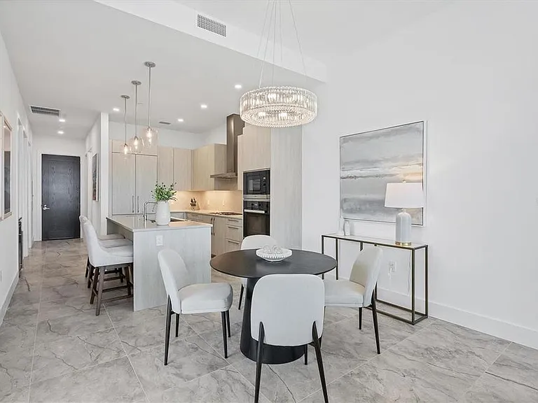 33 S Palm Ave #704 — Photo 13