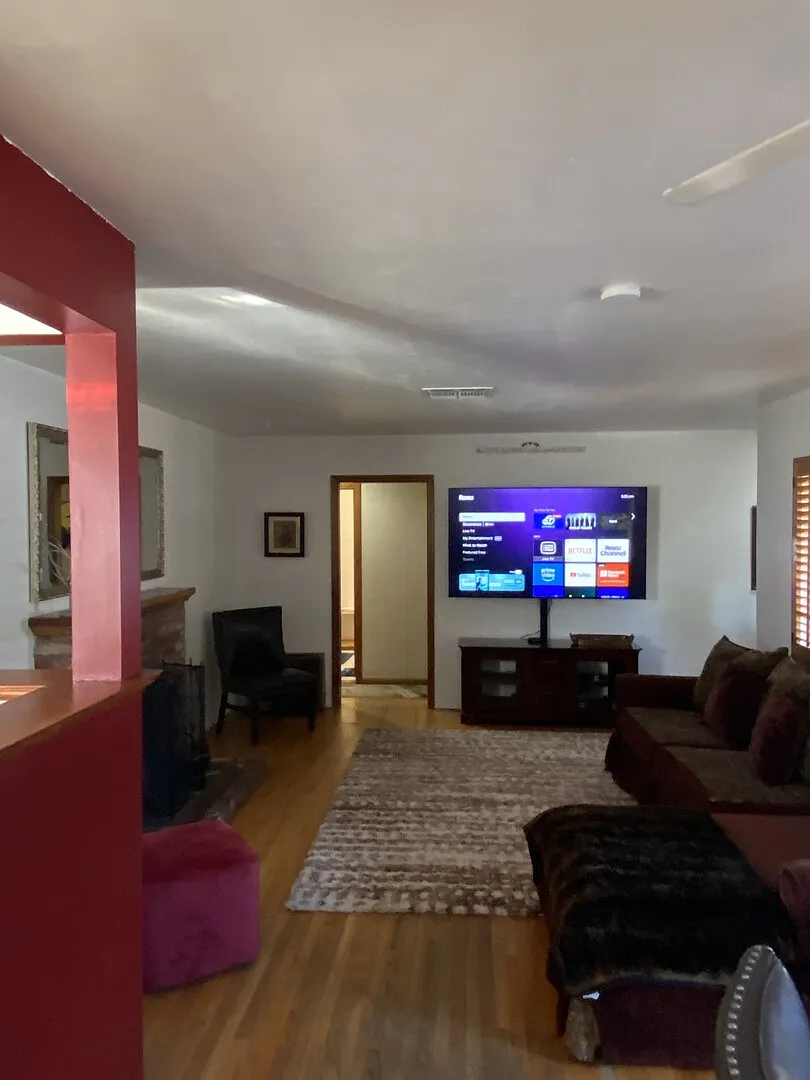 Tarzana 2 Bed 1 Bath — Photo 3